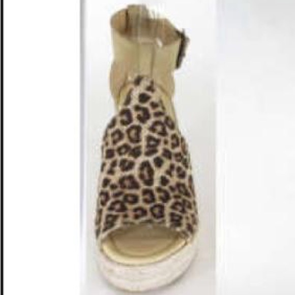 LAST ONE 6.5 Leopard Espadrille Wedge - Picture 3 of 8